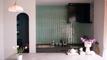 雪櫃、微波爐、爐具、廚房用具/餐具/器皿