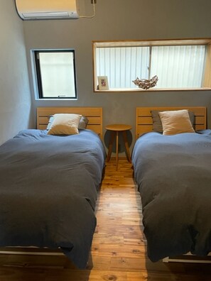 2 bedrooms, desk, free WiFi, bed sheets