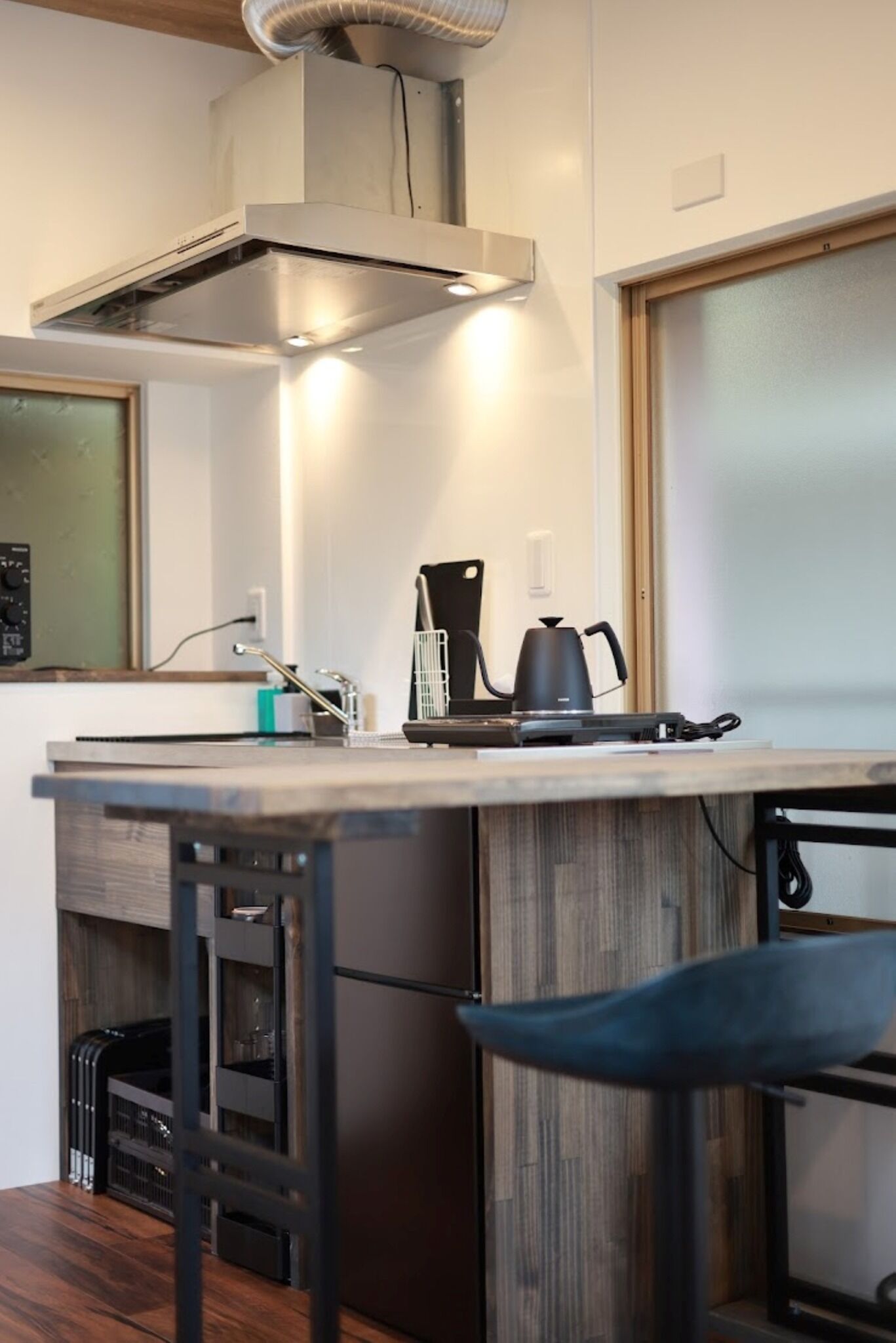 Fridge, microwave, stovetop, cookware/dishes/utensils