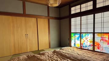 2 bedrooms, desk, free WiFi, bed sheets