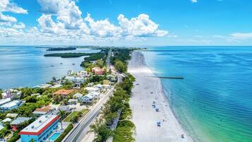 Studio (2 Bedrooms) | Property amenity