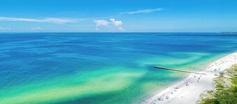 Cottage Haven-one Minute Walk To The Beach-private Yards-keyless Locks
