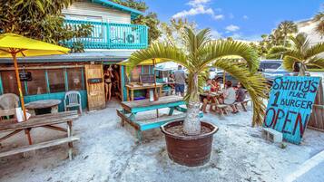 Studio (3 Bedrooms) | Property amenity