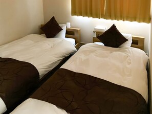 1 bedroom, desk, free WiFi, bed sheets