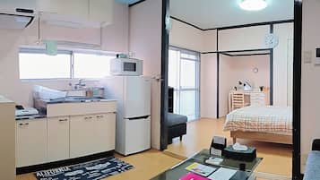 1 bedroom, desk, free WiFi, bed sheets