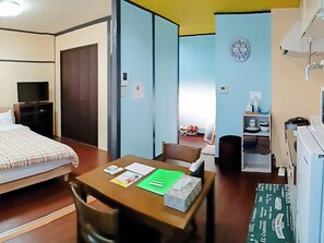 1 soverom, skrivebord, wi-fi (inkludert) og sengetøy