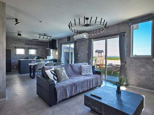 A newly built 3story inn overlooking the Pacific  / Isumi Chiba