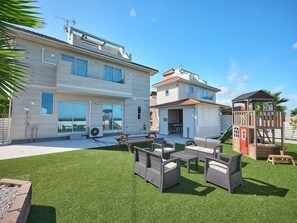 Outdoor dining - A newly built 3story inn overlooking the Pacific  / Isumi Chiba (Isumi)