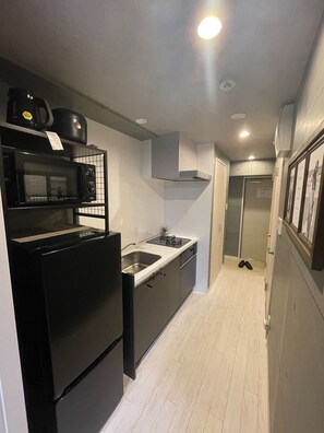 Frigorífic, microones i placa de cuina