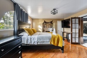 5 bedrooms, desk, iron/ironing board, travel cot