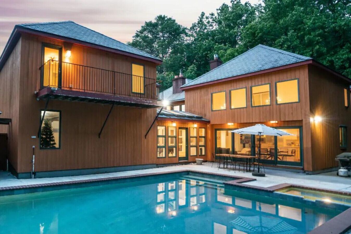 White Plains Midterm Jacuzzi Heated Pool Game Room