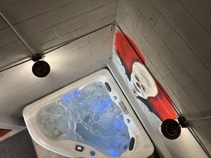 Indoor spa tub