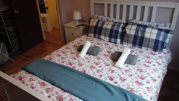 2 bedrooms, iron/ironing board, WiFi, bed sheets