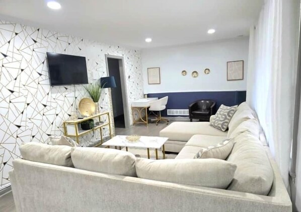 TV - Braves Battery Central-Family-Friendly! (Smyrna)