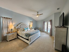 3 bedrooms, desk, iron/ironing board, free WiFi
