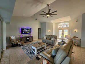 Smart TV, books, offices, printers - Water Front, Heated Pool, Tiki, Large Lanai (Cape Coral)