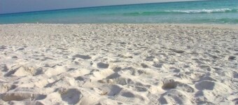 Cabanas Sea View APT in Golden