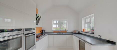 單棟房屋 | 私人廚房 | 雪櫃、微波爐、焗爐、爐具