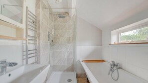 House | Bathroom | Separate tub and shower, deep soaking tub, hair dryer, towels - Beautiful 3-bed House in the Hamlet of Ham Green (Redditch)