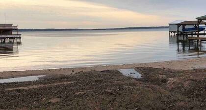 4 Bedroom Angel Lakehouse, Pet Friendly with TV in each room