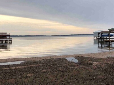 4 Bedroom Angel Lakehouse, Pet Friendly with TV in each room 