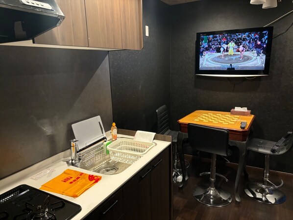 Fridge, microwave, stovetop, cookware/dishes/utensils - TokuraCastle2 6people 3parking checkout1200 - Nibankan / Akiruno Tokyo (Akiruno)