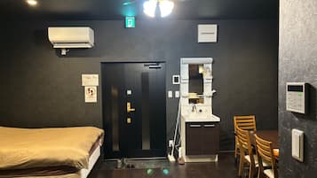 2 多间卧室、免费 WiFi、床单