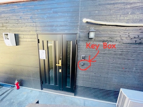 Exterior detail. TokuraCastle3 6people 2parking checkout1200 - Togura Castle Sanbankan / Akiruno Tokyo