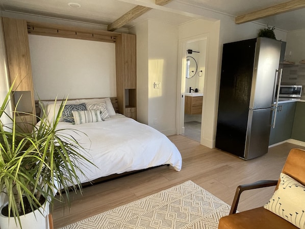 1 habitación, tabla de planchar con plancha, wifi y ropa de cama 
