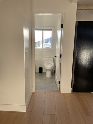 Bruser, hårtørrer, håndklæder, Sæbe