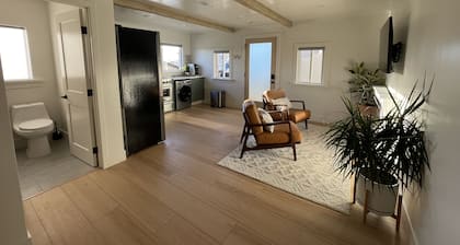 Cayucos Cottage Studio ll Modern Peak-A-Boo Ocean Views