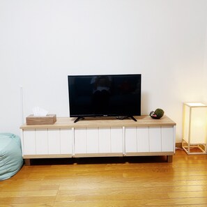 Interior - 5 minutes by train to Universal Studios and Umeda 5 minutes walk from Nishikujo Station Dejavu - Hayashi Minshuku  NISHIKUJO / Osaka Ōsaka (Osaka)