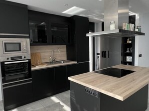 Fridge, microwave, oven, dishwasher - Modern house Mas Bosca, with swimming pool and garden AV 67 (ROSES)