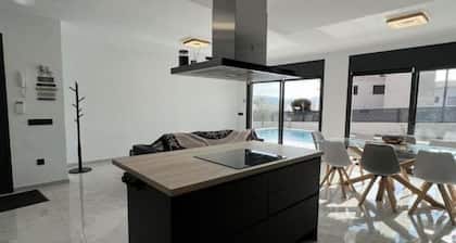 Modern house Mas Bosca, with swimming pool and garden AV 67