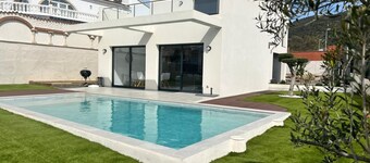 Casa Moderna Mas Bosca, con piscina y jardín AV 67