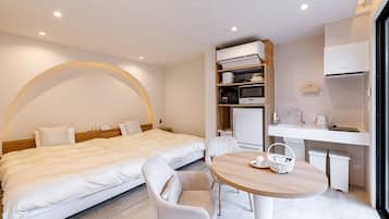 1 bedroom, desk, free WiFi, bed sheets