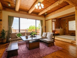 Interior - Natural cedar Amagisugi log house / Ito Shizuoka (Ito)