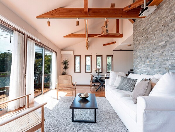 Living area - House overlooking the Izu sea and Mt Omuro / Ito Shizuoka (Ito)