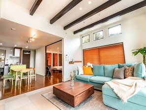 TV - Pet friendly house with a home theater / Kamogun Shizuoka (Kamogun)