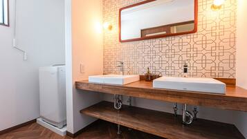 Hårtørrer, håndklæder, Sæbe