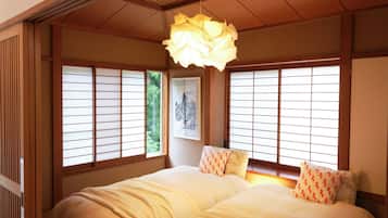 2 bedrooms, desk, free WiFi, bed sheets