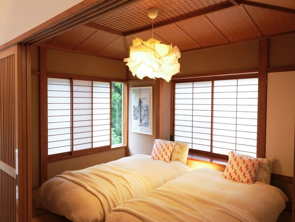 2 soverom, skrivebord, wi-fi (inkludert) og sengetøy