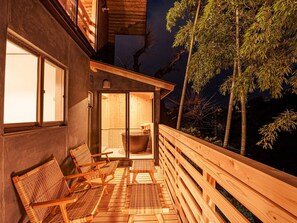 Terrace/patio - Log house with natural hot spring and dog run / Atami Shizuoka (Atami)