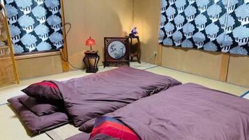 5 camere, una scrivania, ferro/asse da stiro, Wi-Fi gratuito