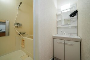 Hair dryer, towels - RS206 Breakfast buffet  2 parking spaces Spacio - Riverside Mansion Room 206 / Hidaka-gun Hokkaidō (Hidaka-gun)