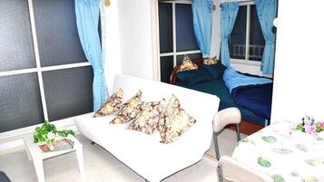 2 bedrooms, desk, iron/ironing board, free WiFi