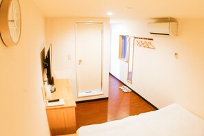 1 soverom, skrivebord, wi-fi (inkludert) og sengetøy