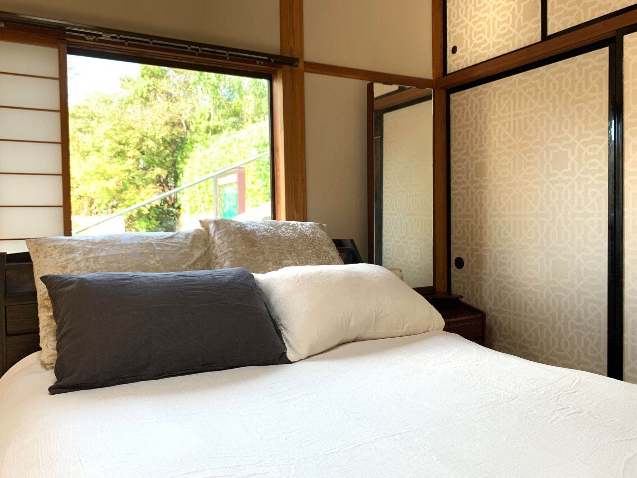 6 多间卧室、办公桌、免费 WiFi、床单