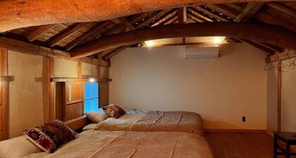 A historic warehouse inn surrounded by Naganos na - The Bath Bed Obuse / Kamitakaigun Nagano