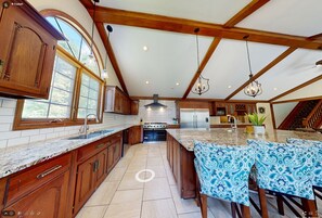 Private kitchen - 7 Bedroom Lakefront Rental w/ Pool  (Orlando)